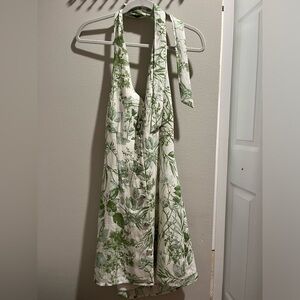 En Crème beautiful Large halter dress. (Fits like a small or medium).